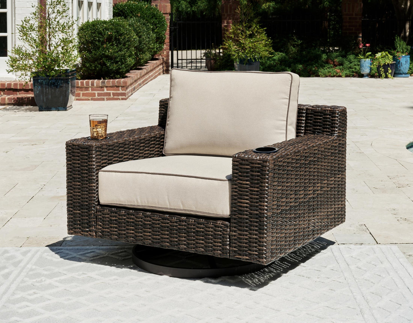 Coastline Outdoor Swivel Lounge Chair With Cushion