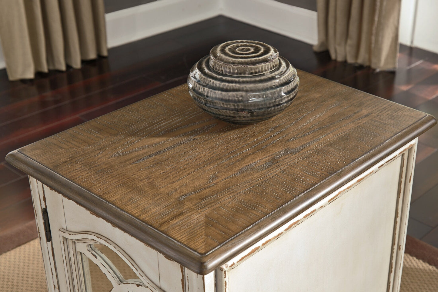 Realyn Chairside End Table