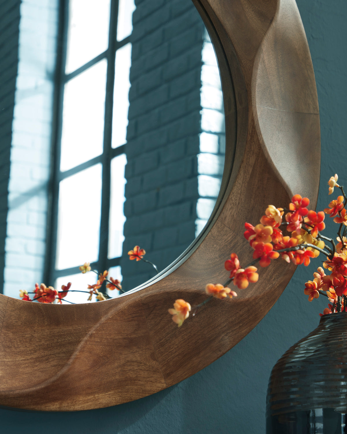 Oval wall mirror in walnut wood with beveled edge and reflective glass surface