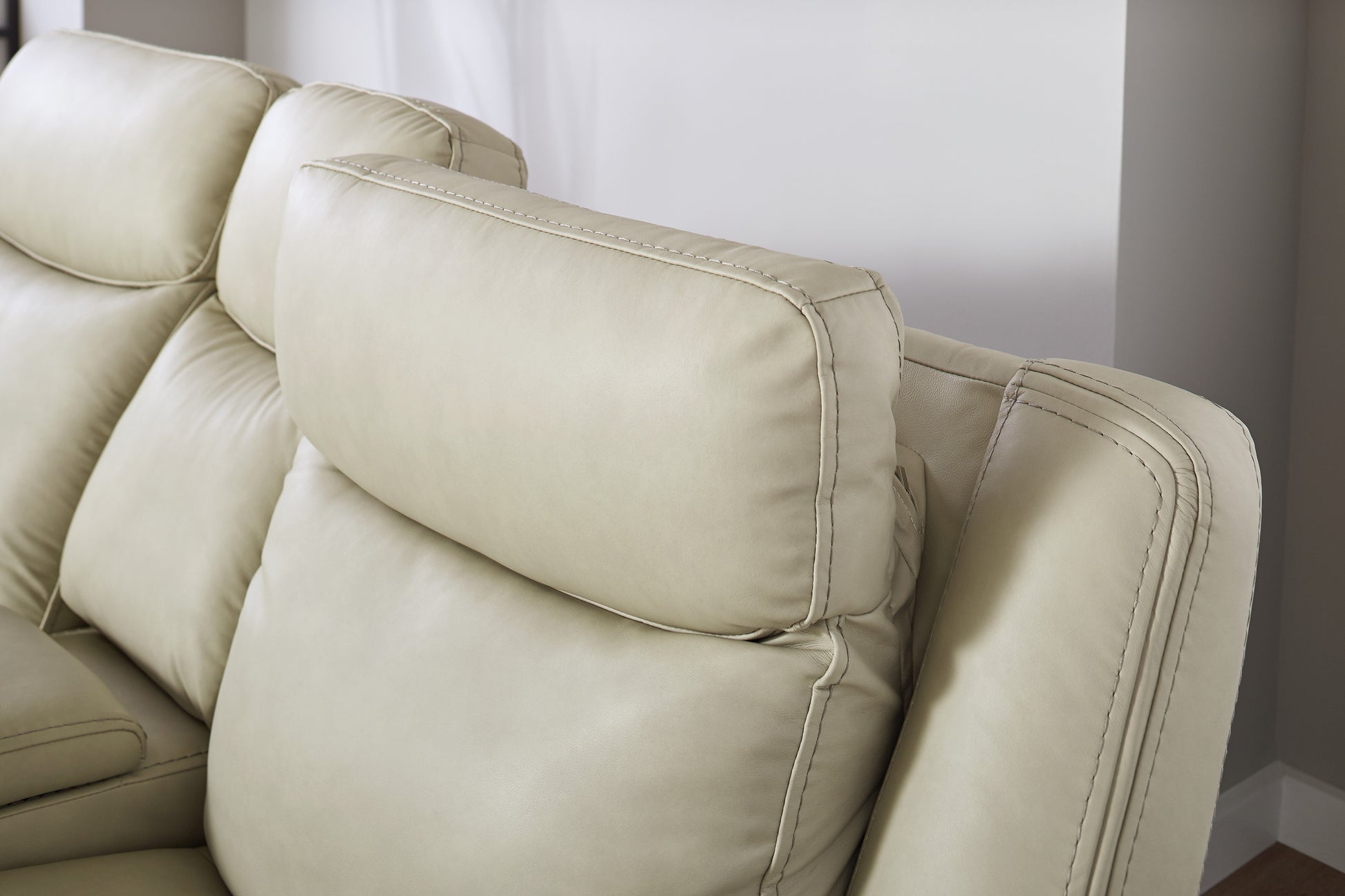 Davidson Power Leather Console Loveseat