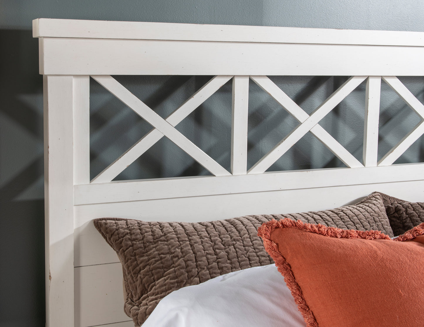 Trisha Yearwood XXX's & OOO's Storage Bed