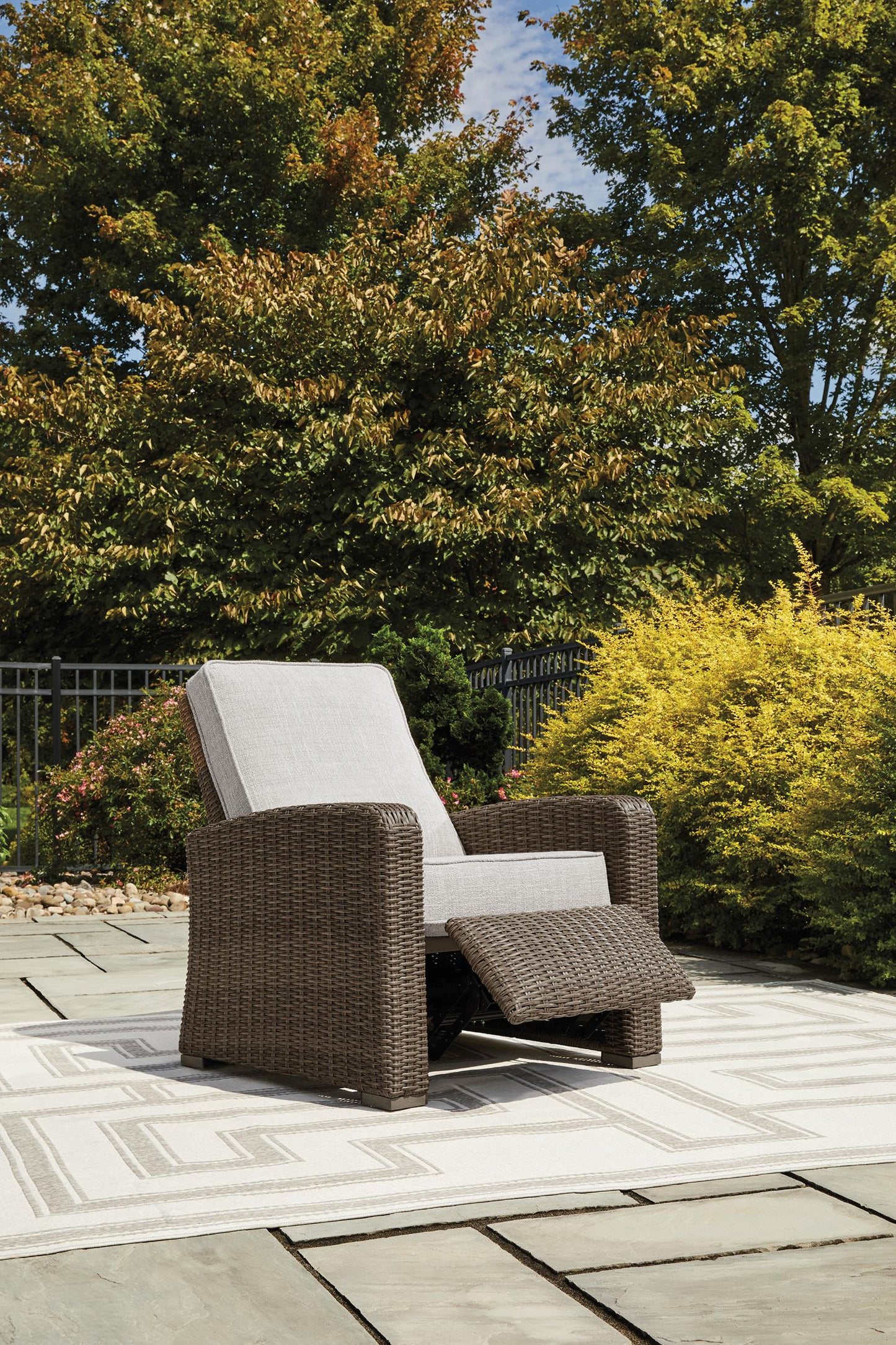 Beachcroft Outdoor Recliner