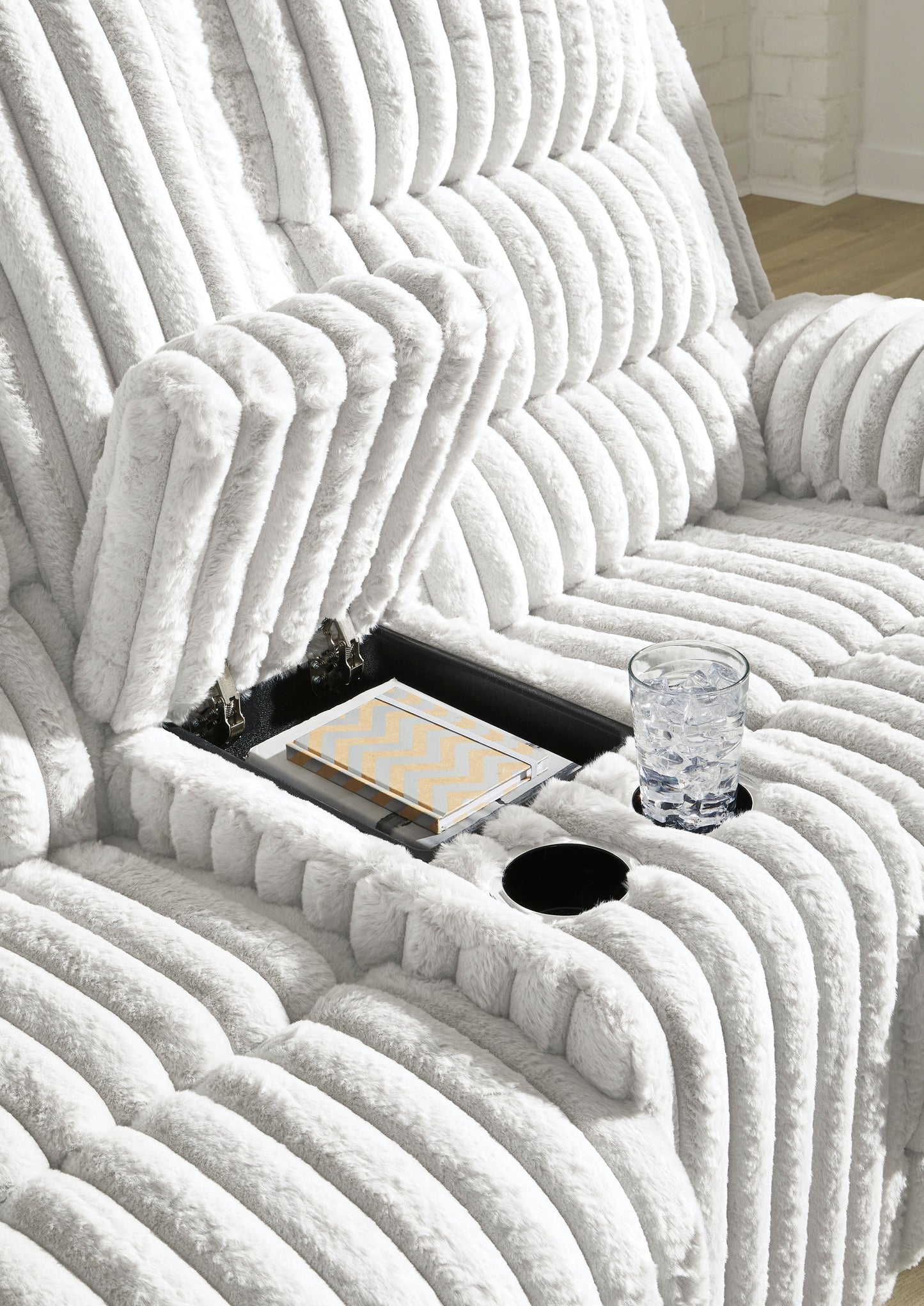 Technique Double Reclining Power Loveseat with Console