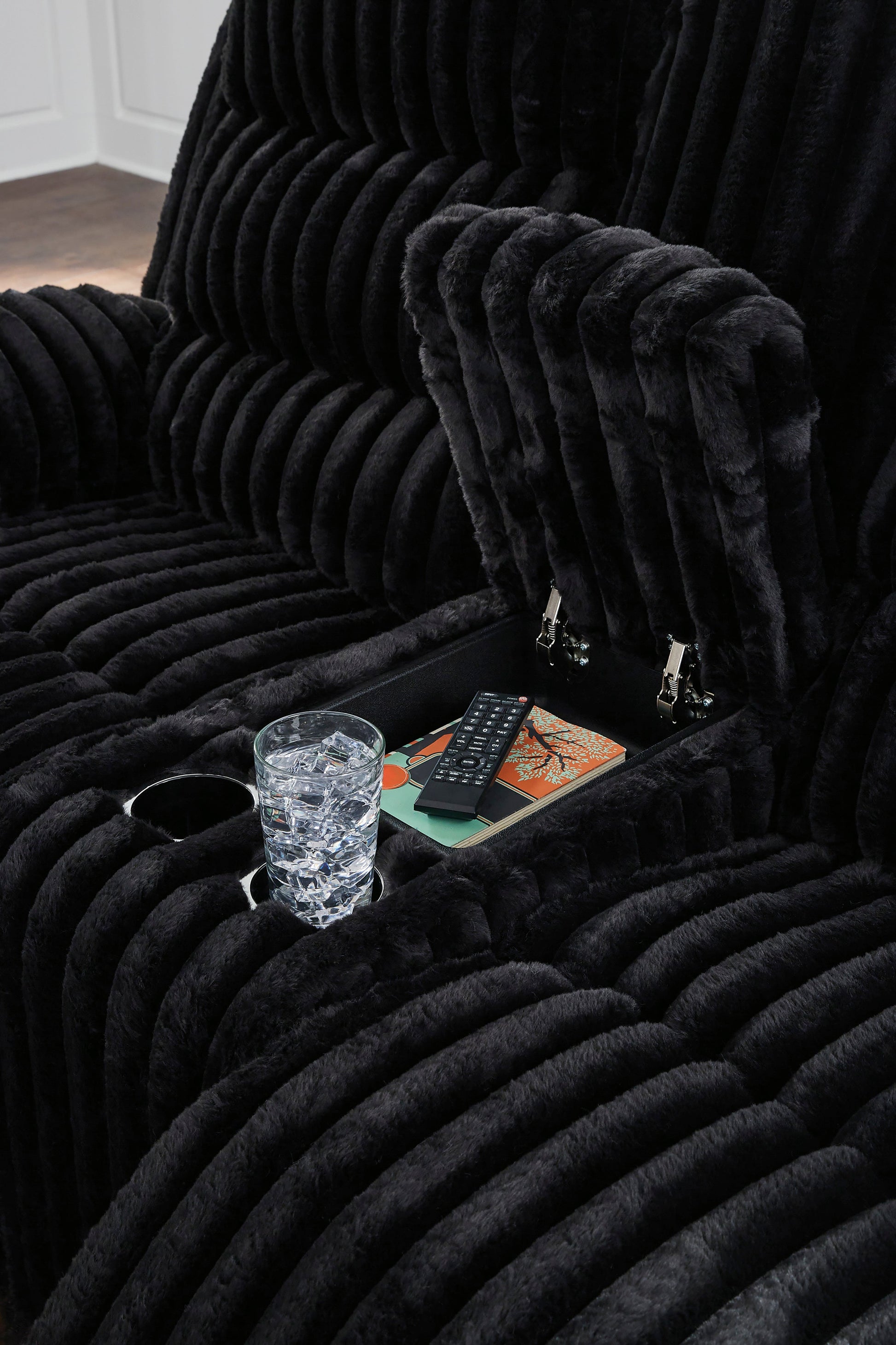 Technique Double Reclining Power Loveseat with Console