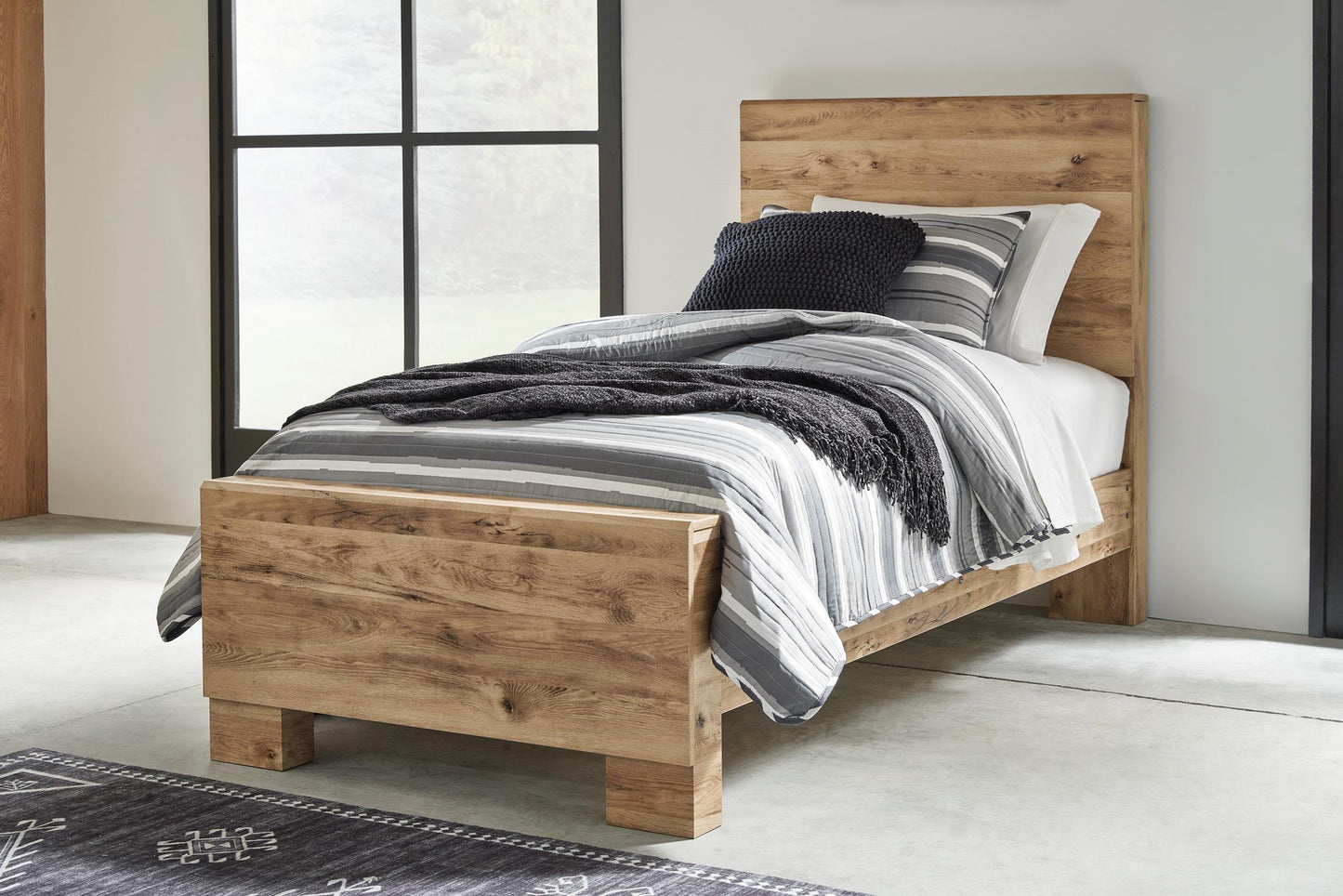 Hyanna Panel Bed