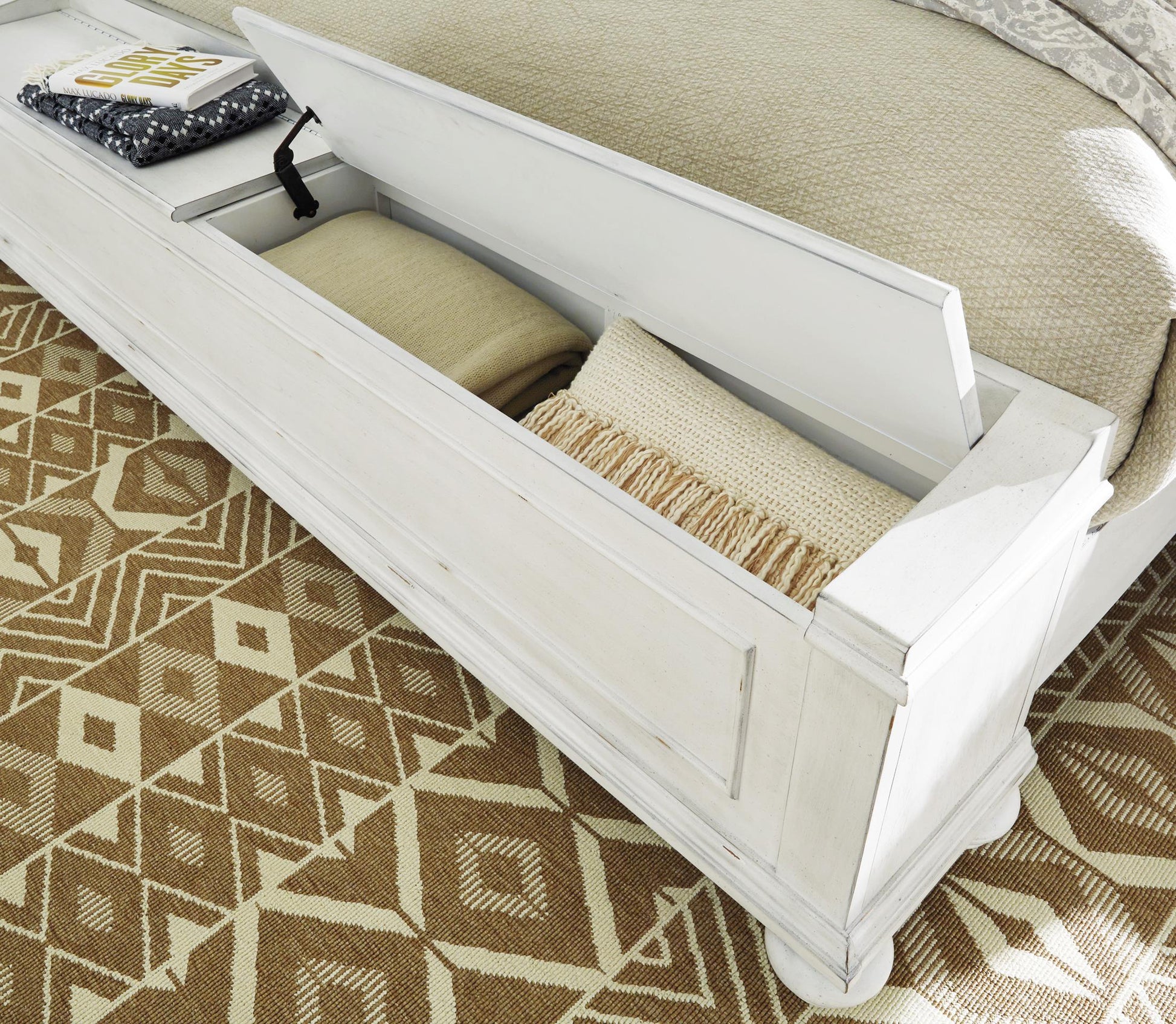 Kanwyn Queen Panel Bed With Storage Bench