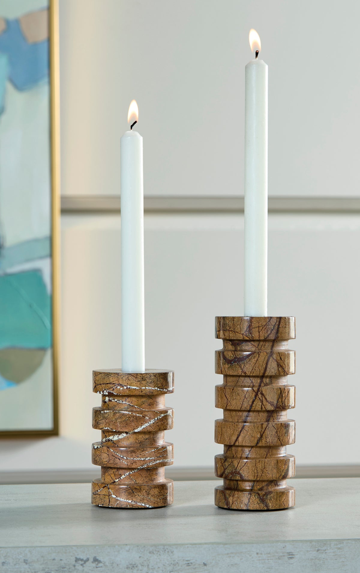 Marble-effect stone candle holders, set of 2, with white pillar candles