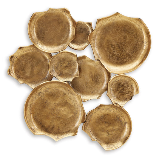 Gold-tone metal leaf wall decor set of scalloped leaves arranged in a cluster
