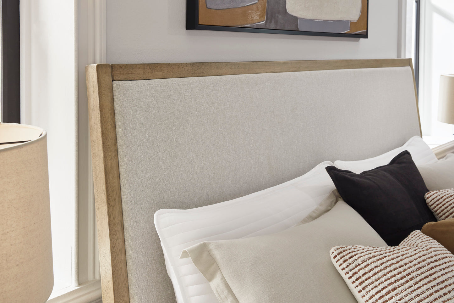 Tomtyn Upholstered Bed