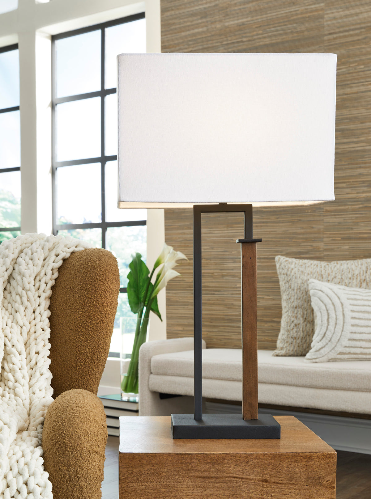 Ashley Voslen Metal Table Lamp (Set of 2)