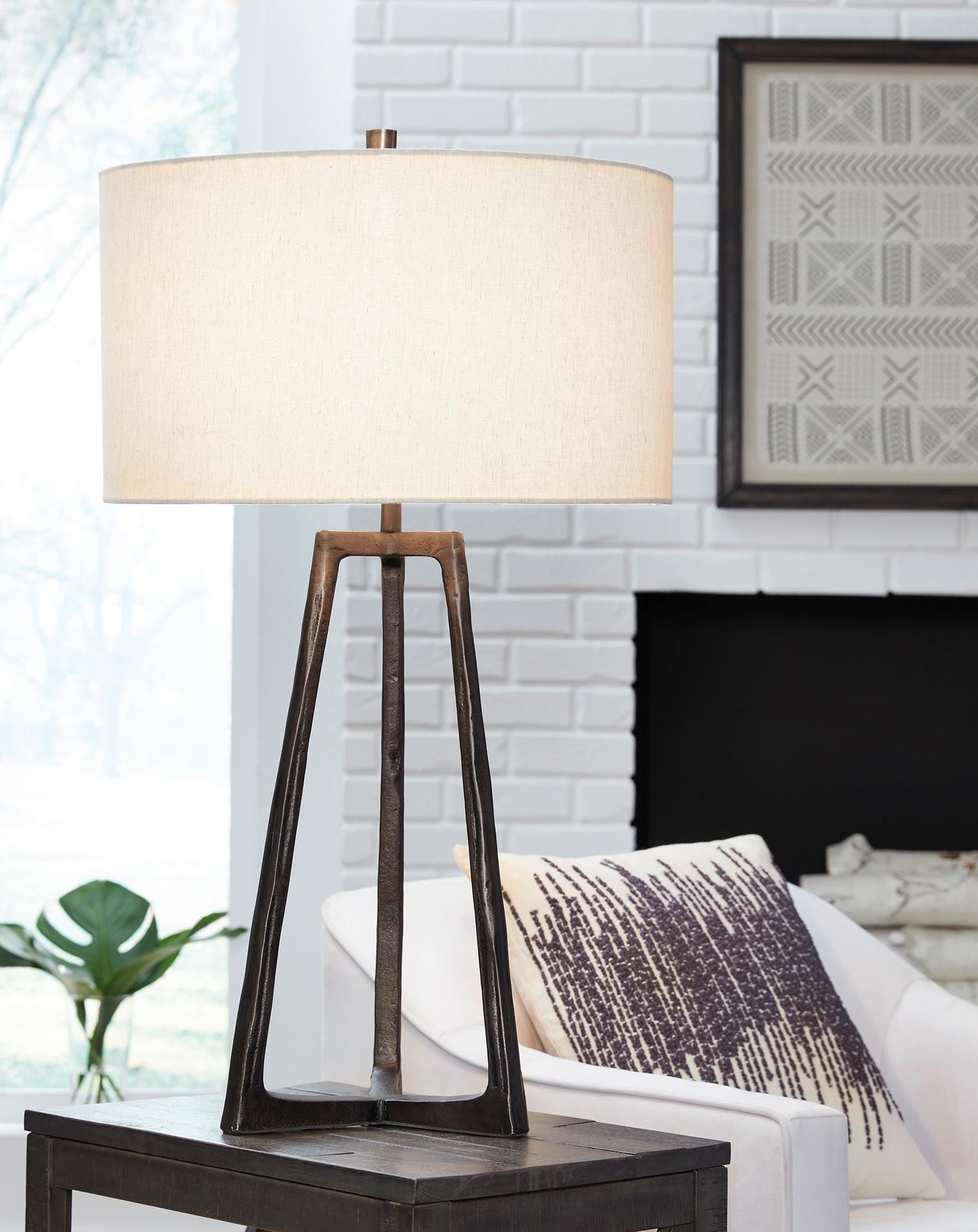 Wynlett Table Lamp