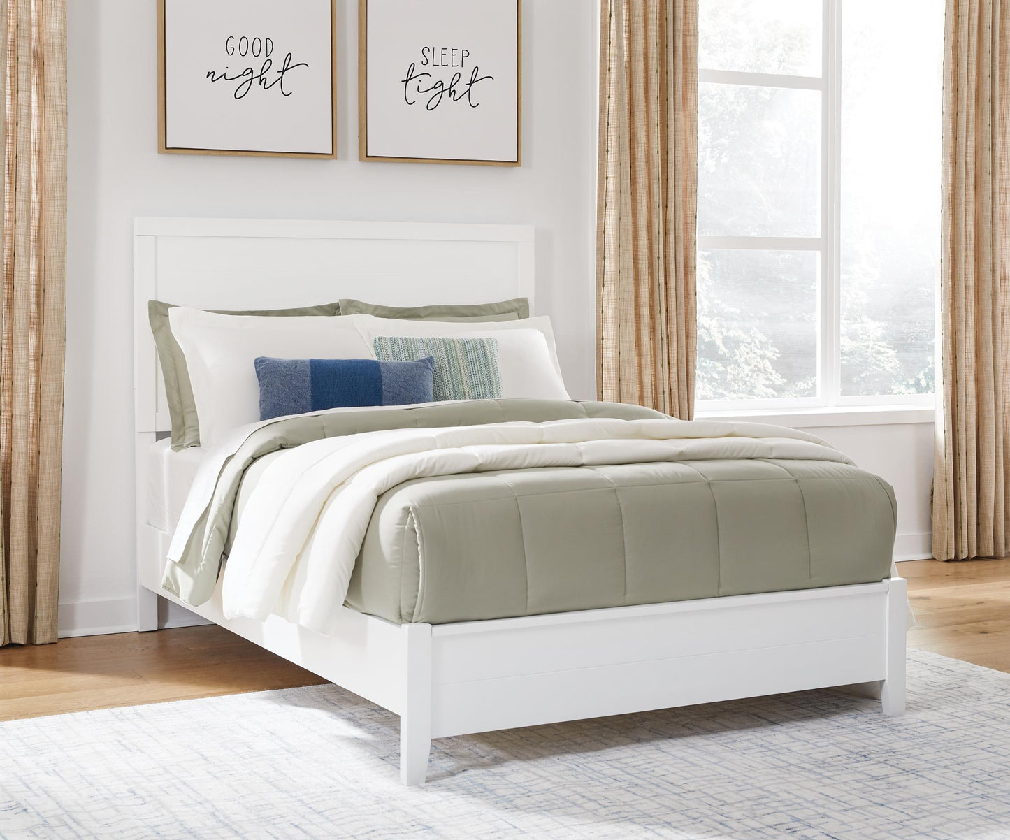 Binterglen Panel Bed